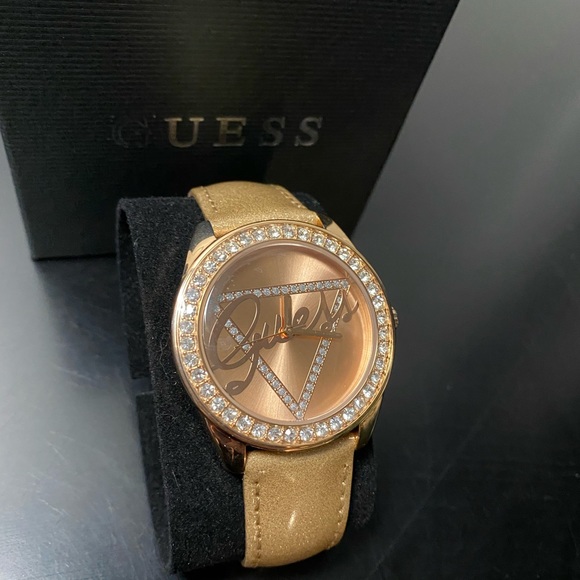 Ladies GUESS watch ( new) - Picture 4 of 5